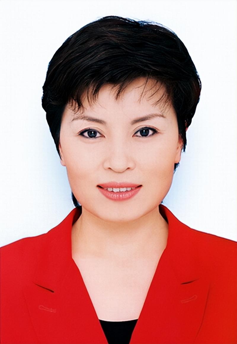 央视主持人李瑞英现在怎么样,央视新闻主播李瑞英个人简历