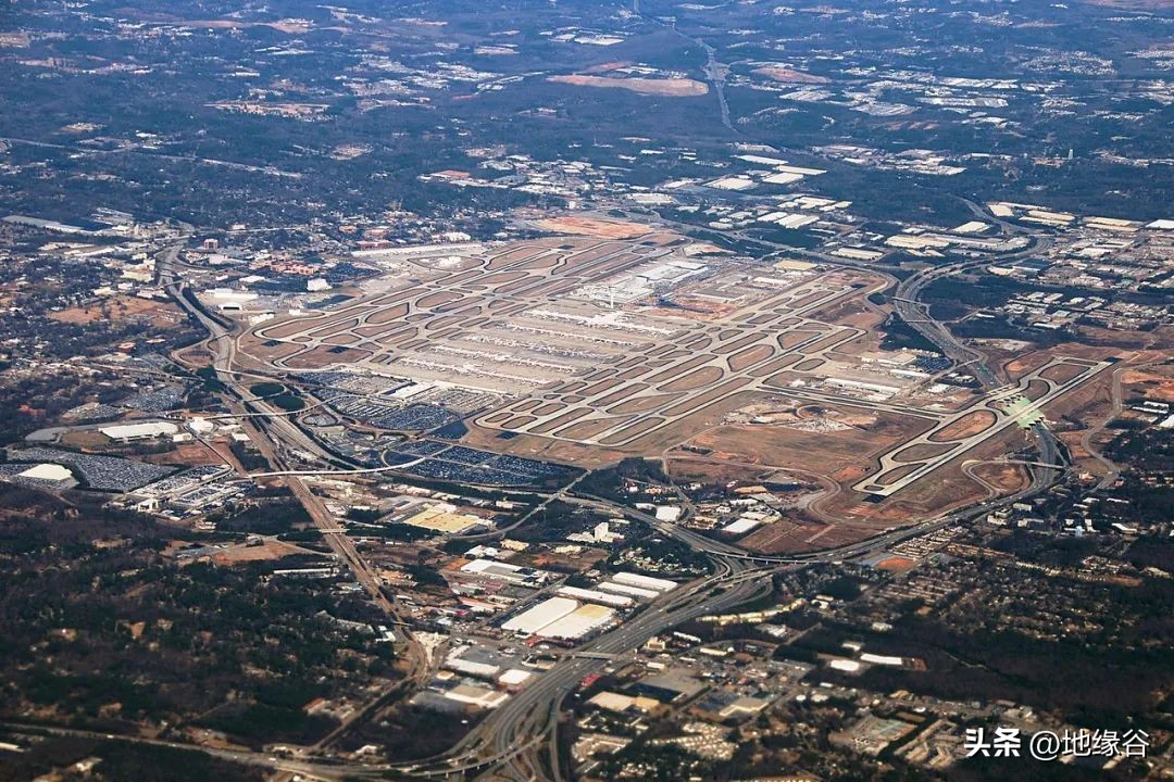 美国机场那么多飞机票贵吗,美国机场多的原因