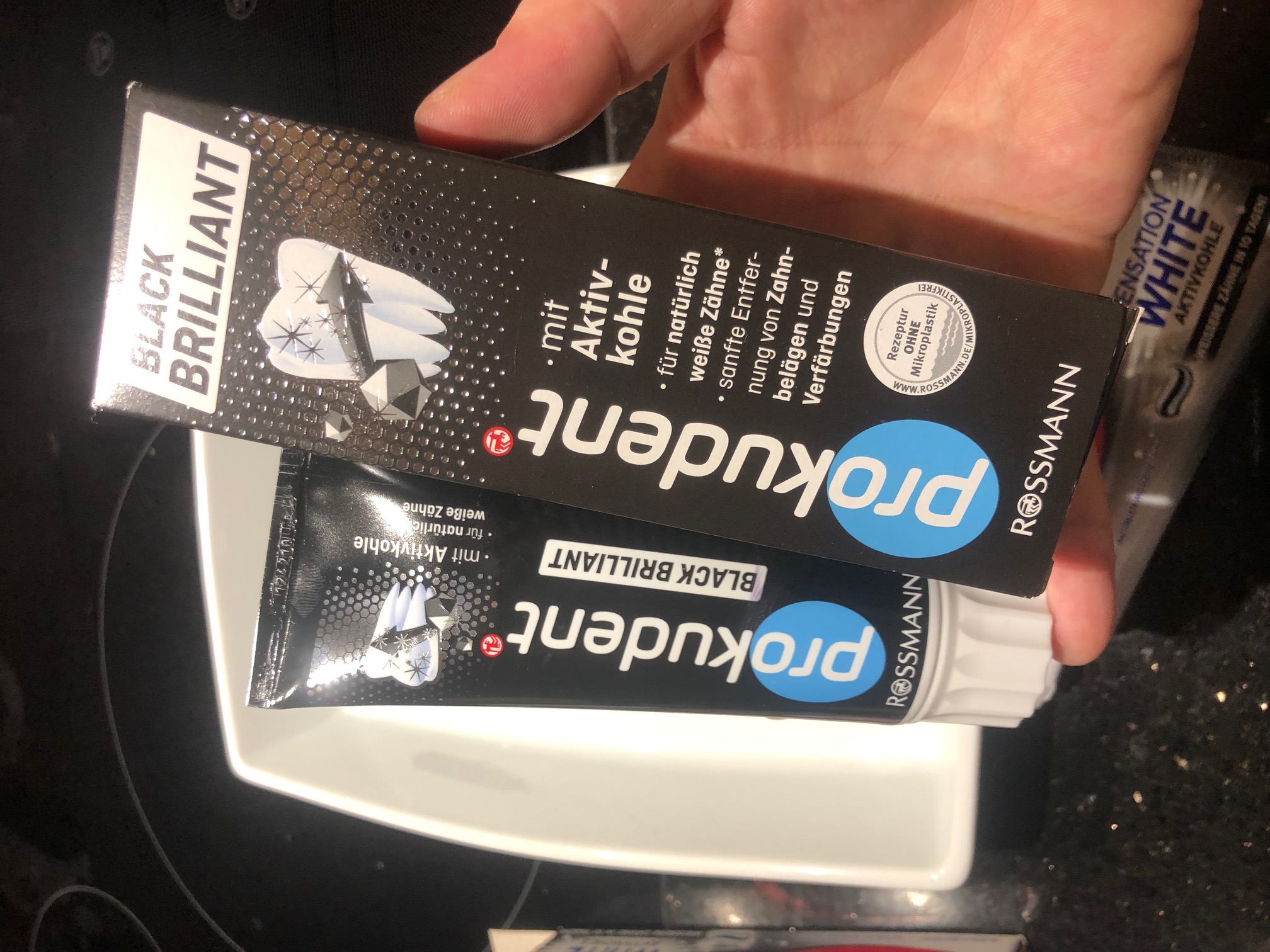 德国活性炭牙膏效果怎么样,活性炭牙膏视频同款推荐