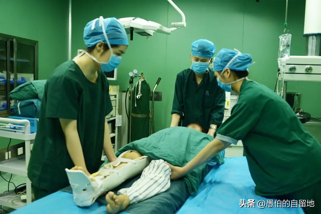 因为我是世上少见的双性人,注定了我无法走出生活的阴霾