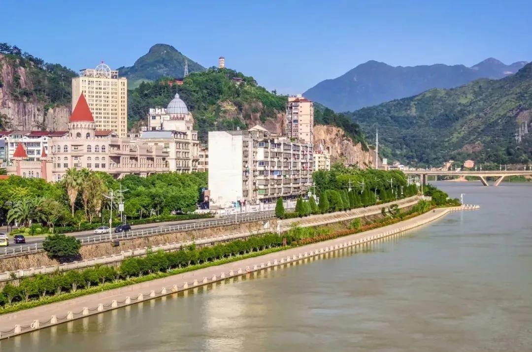 高铁2h直达！这座被忽略的浙江县城，买菜用欧元，连央视都来体验