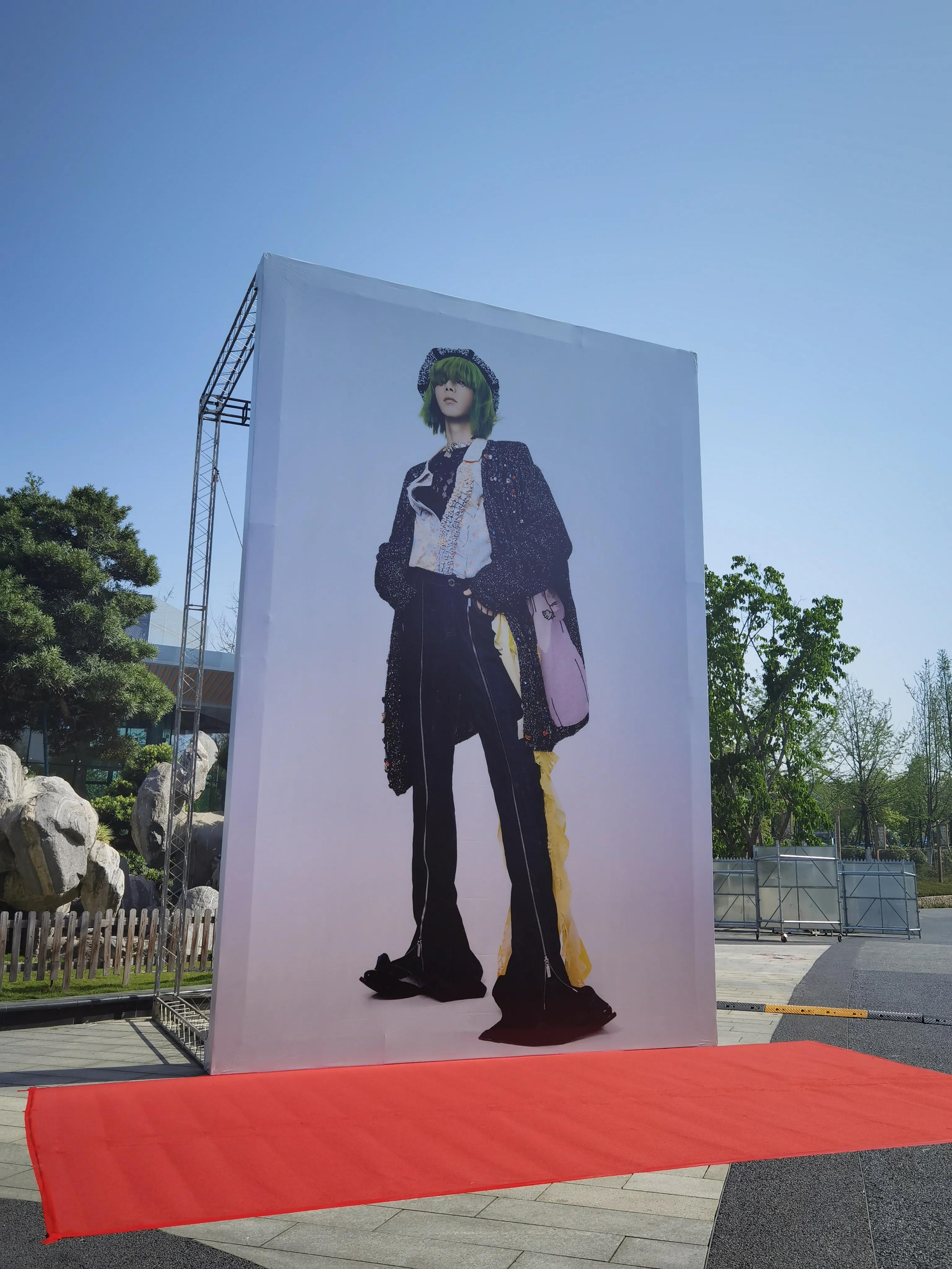 华晨宇2017年火星演唱会绝美灯光 (华晨宇火星演唱会造型白色绑带)