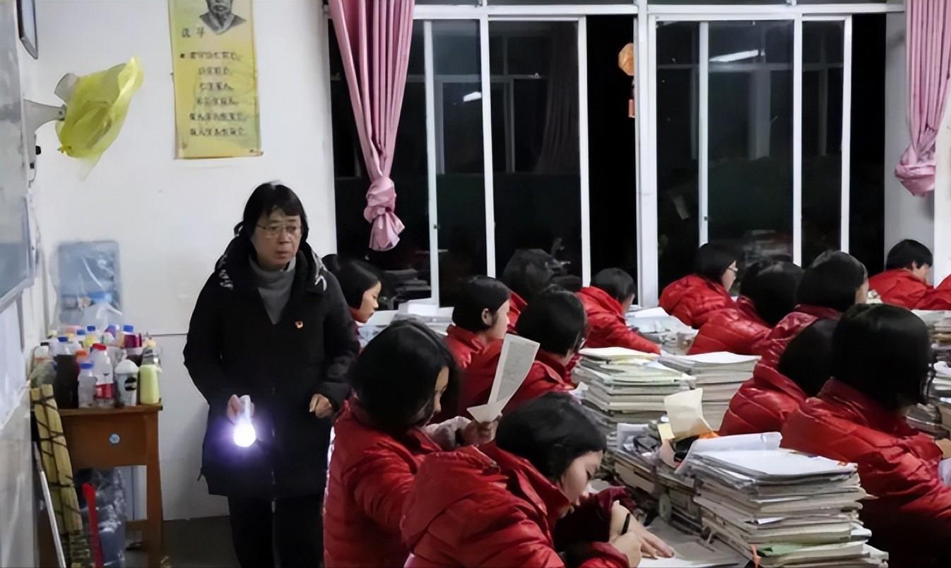 女校长张桂梅孩子都考清华北大吗,女高校长张桂梅连续12年送考