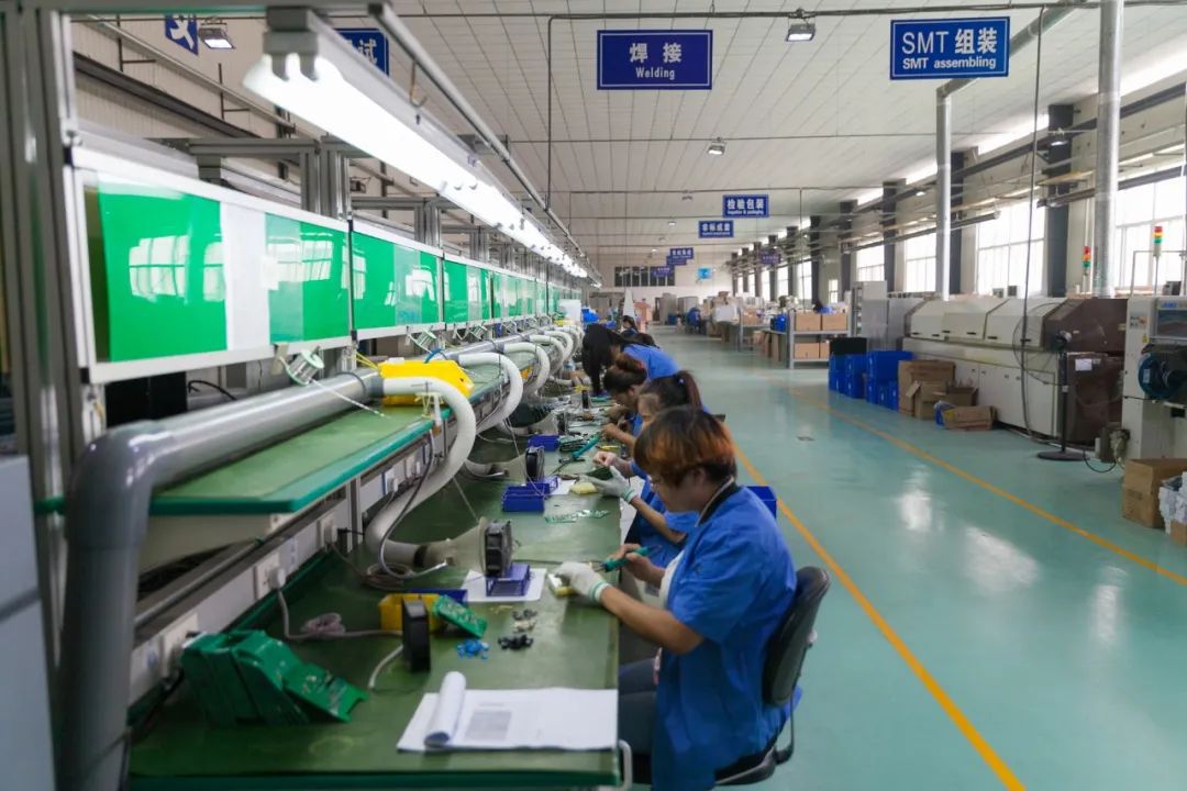 00后暑假工进厂,00后打工月入5万