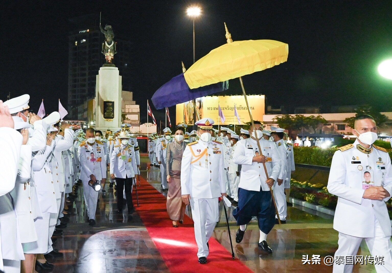 泰国国王出席英国国王登基典礼,泰国国王王后出席活动