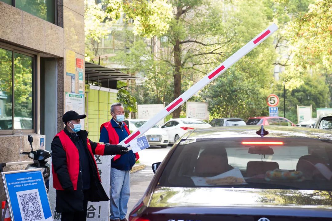 战疫先锋状元这些身影有点暖,总有一些人为我们负重前行抗疫