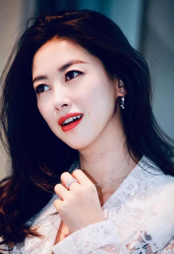 一脸福相天生富贵的几位女明星,天生自带苦相的十位女明星