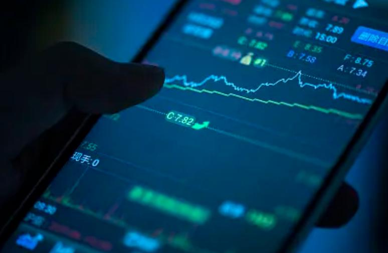 “白嫖”空姐三年，让其背负900万债务，*咸平郎**坠落之路是怎样的