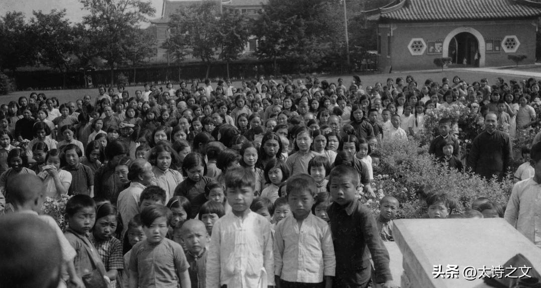 日本暴行老照片,日军女子拍照