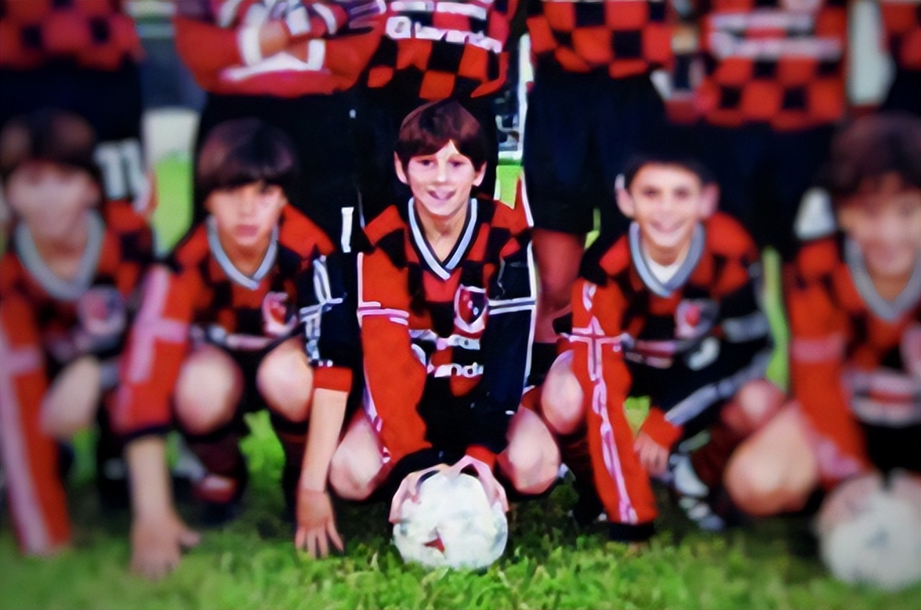 梅西转场视频导入,一代足坛传奇梅西就此落幕