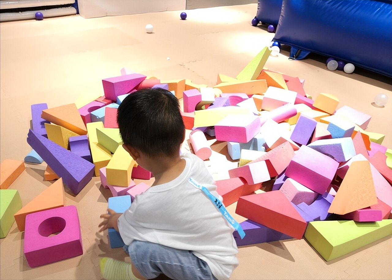 7个月宝宝开发大脑技巧,孩子发育迟缓的5大征兆早教