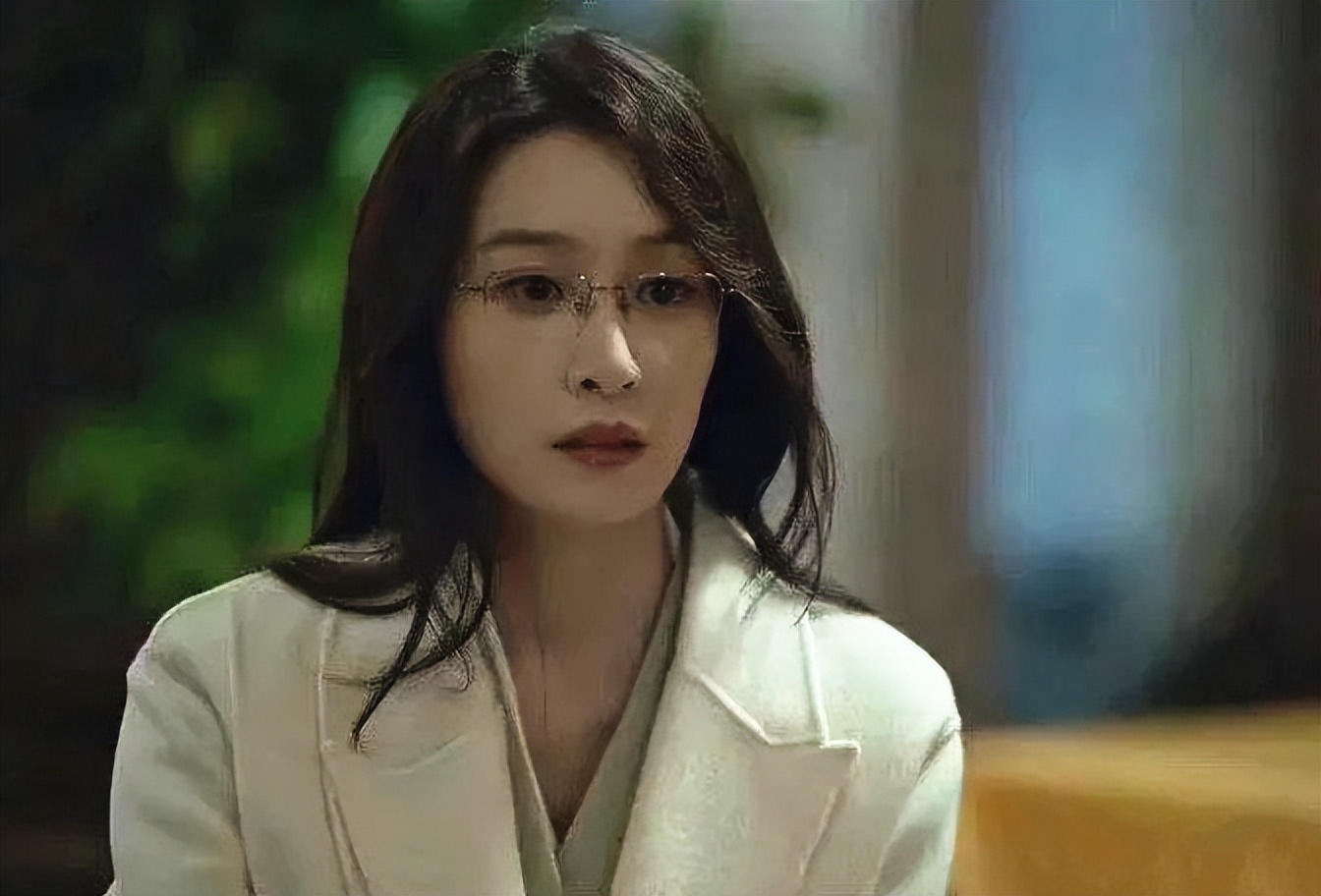 《狂飙》中的女人，高叶自己化妆，隆妮穿搭挺飒，李一桐演技粗糙