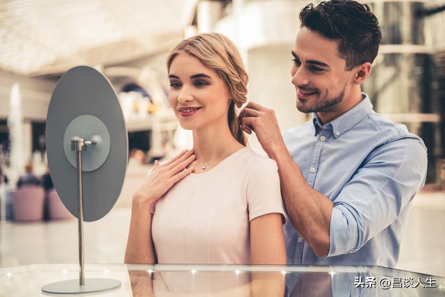 男朋友妈妈送女朋友礼物不喜欢,男朋友送的礼物自己不喜欢怎么办