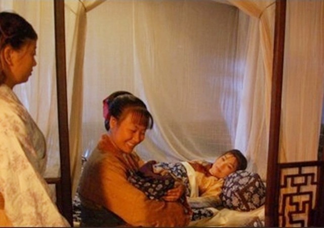 清朝女子因难产被活埋纪录片,清朝女子难产晕厥以为死亡