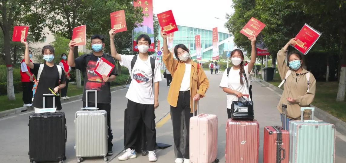 很后悔上大学,上大学的女儿抱怨父母