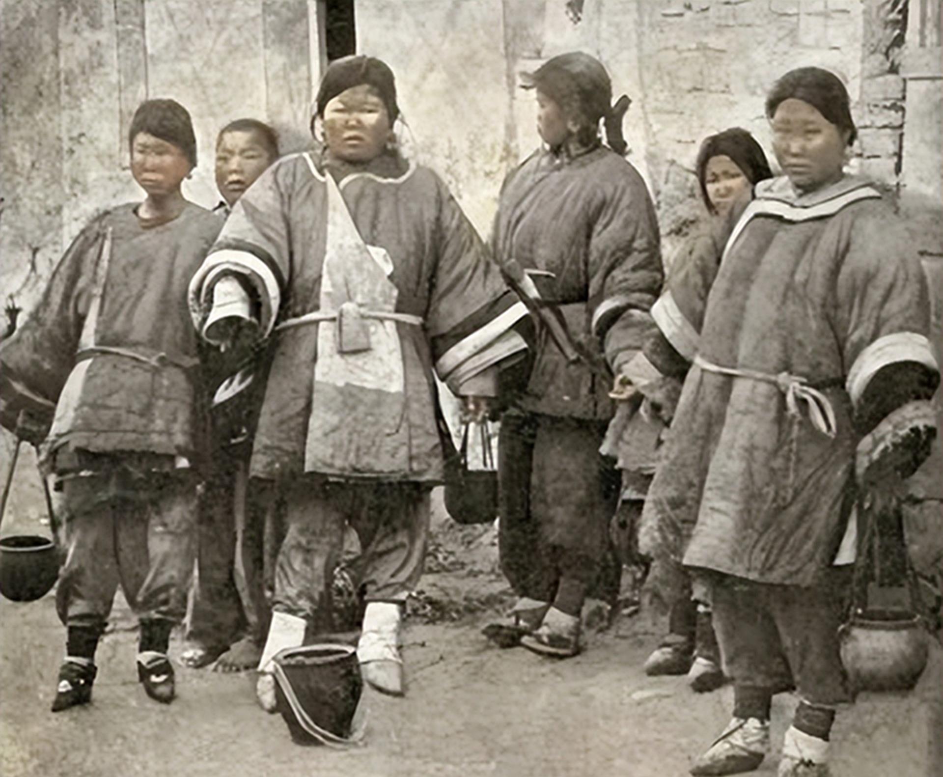 解胸生乳,探索民国女性自由之路