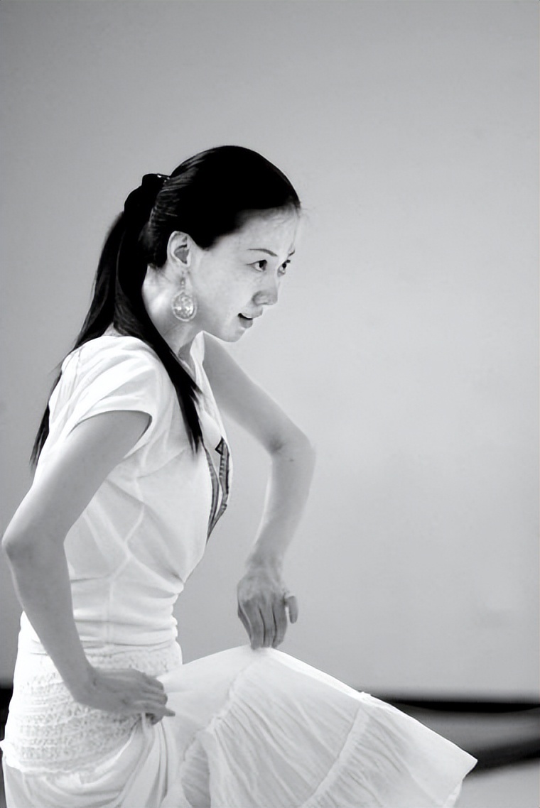 中国第一“裸模”汤加丽：走红后丈夫提出离婚，父亲骂她丢脸！