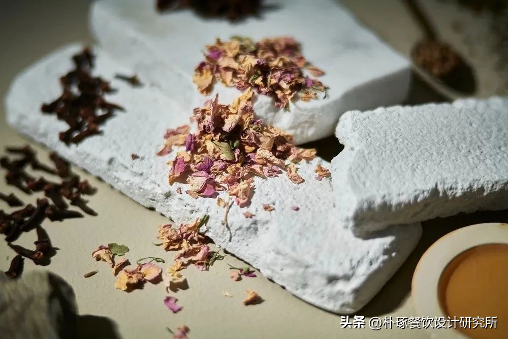 黑金的奢华感—BeeNZ29蜂蜜奢侈礼盒包装