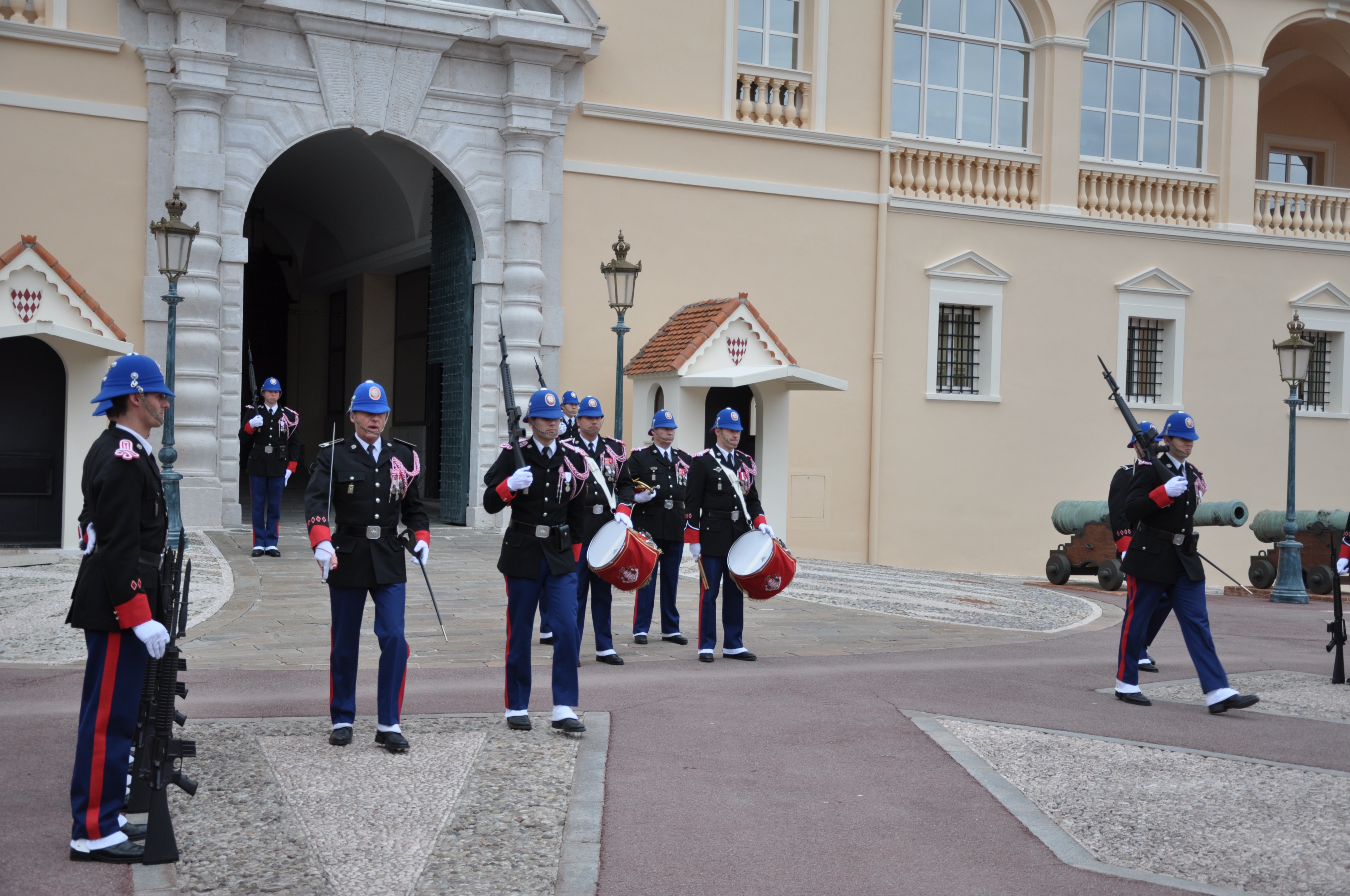 摩纳哥：拥有巨大财富的世界第二小国家，奢华的旅游度假胜地