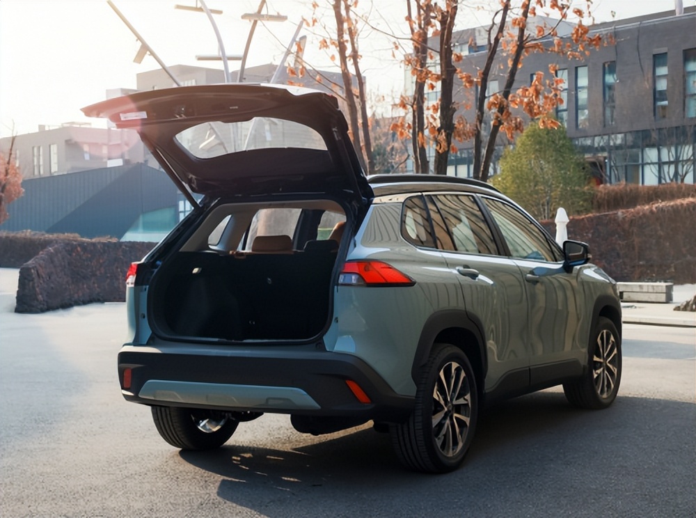 全新卡罗拉锐放海外实拍,卡罗拉凌厉