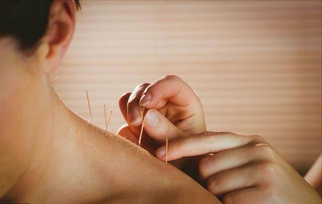 基于“阴病治阳”理论，探析针刺法治疗冠心病的作用