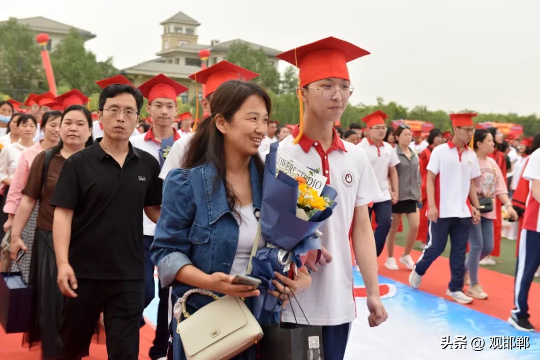 以爱之名育心成长主题活动,成人礼仪式学校举办