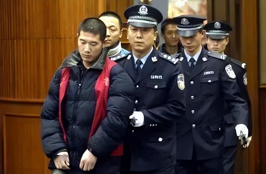 小贩持刀捅城管第一案辩护词,城管被小贩捅死第一案律师辩词