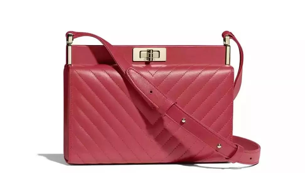 chanel必买的10件单品,chanel最新一期