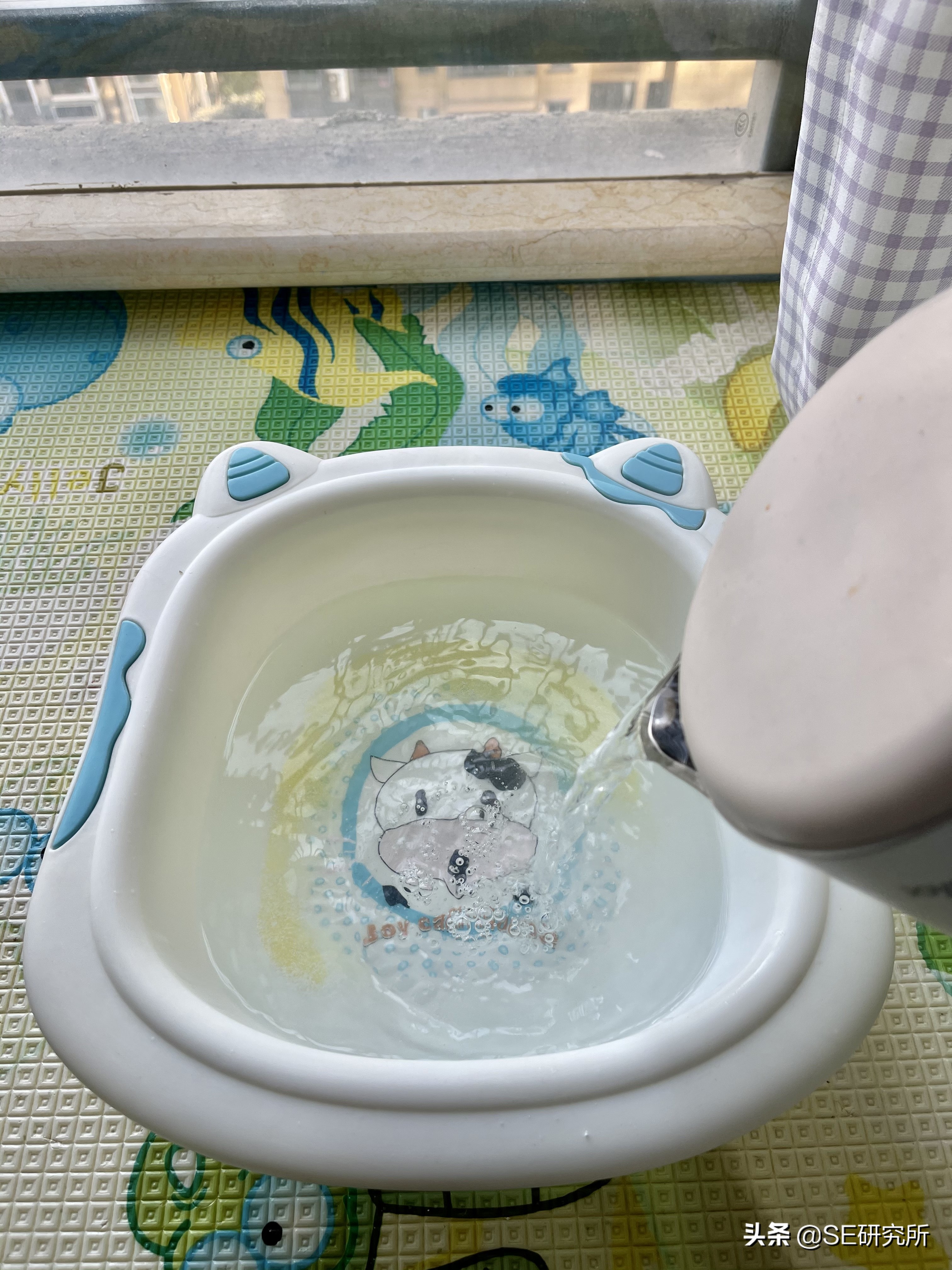 白色衣物被染色了怎么洗掉,整件衣服被染色干洗店能洗掉吗