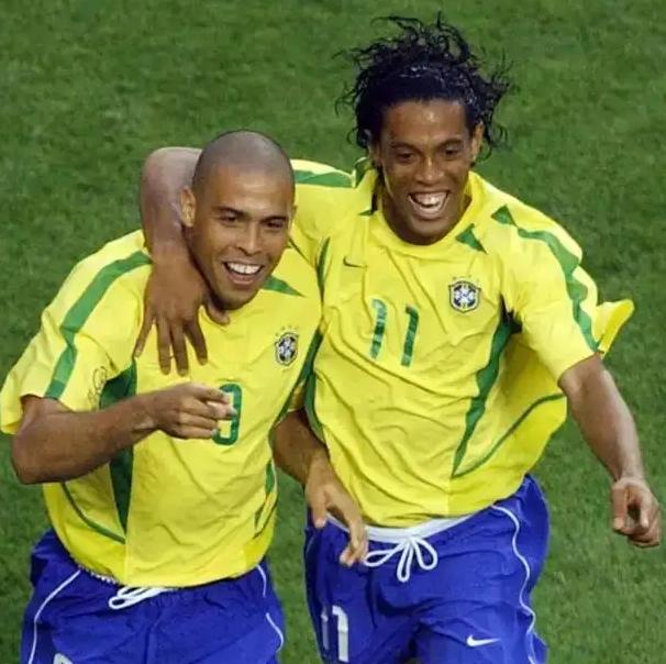 贫民窟里产凤凰，他们没有特供的海参，却成了顶级球星