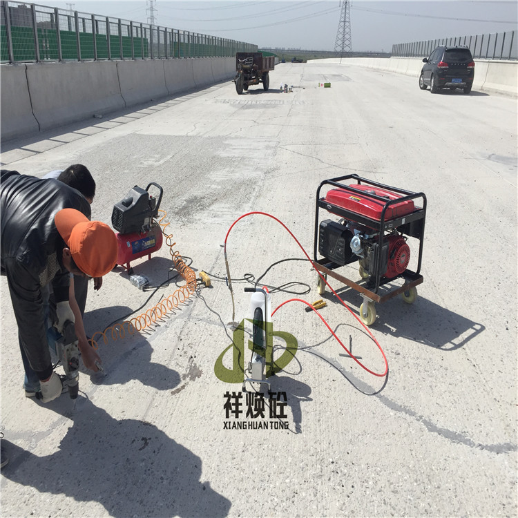 水泥地面裂缝修复,水泥地面裂缝沥青修补