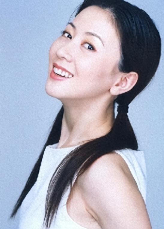 全裸写真第一人,走红后“家破夫散”,汤加丽如今过的怎么样?