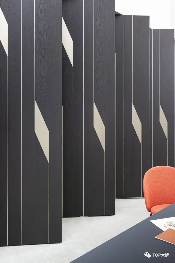 意大利轻奢顶级卧室门,意式轻奢风格隐形门