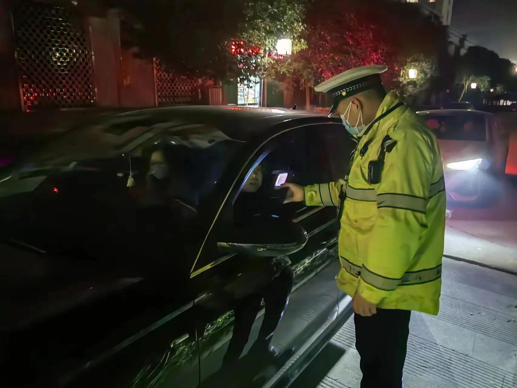 公安春节不打烊民警在岗保平安,县交警圆满完成春节安保任务