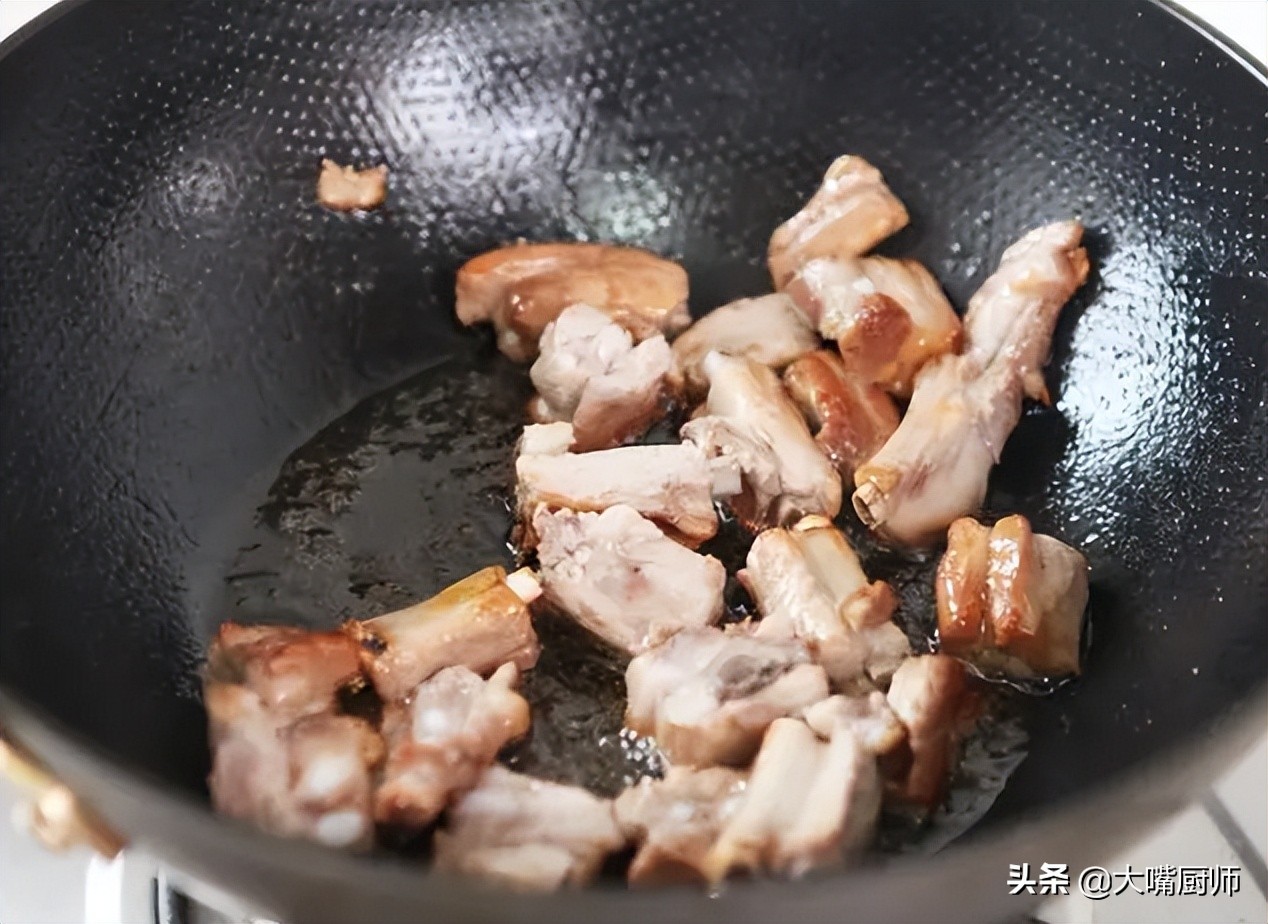 做排骨如何去腥,做排骨焯水用什么料酒