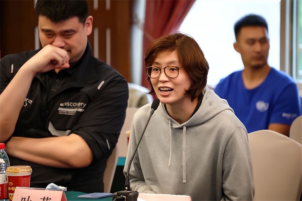 姚明叶莉个人简介,姚明和老婆叶莉高清视频