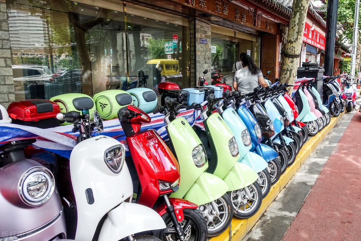 雅迪e8电动车售价多少钱,雅迪电动车4000块钱