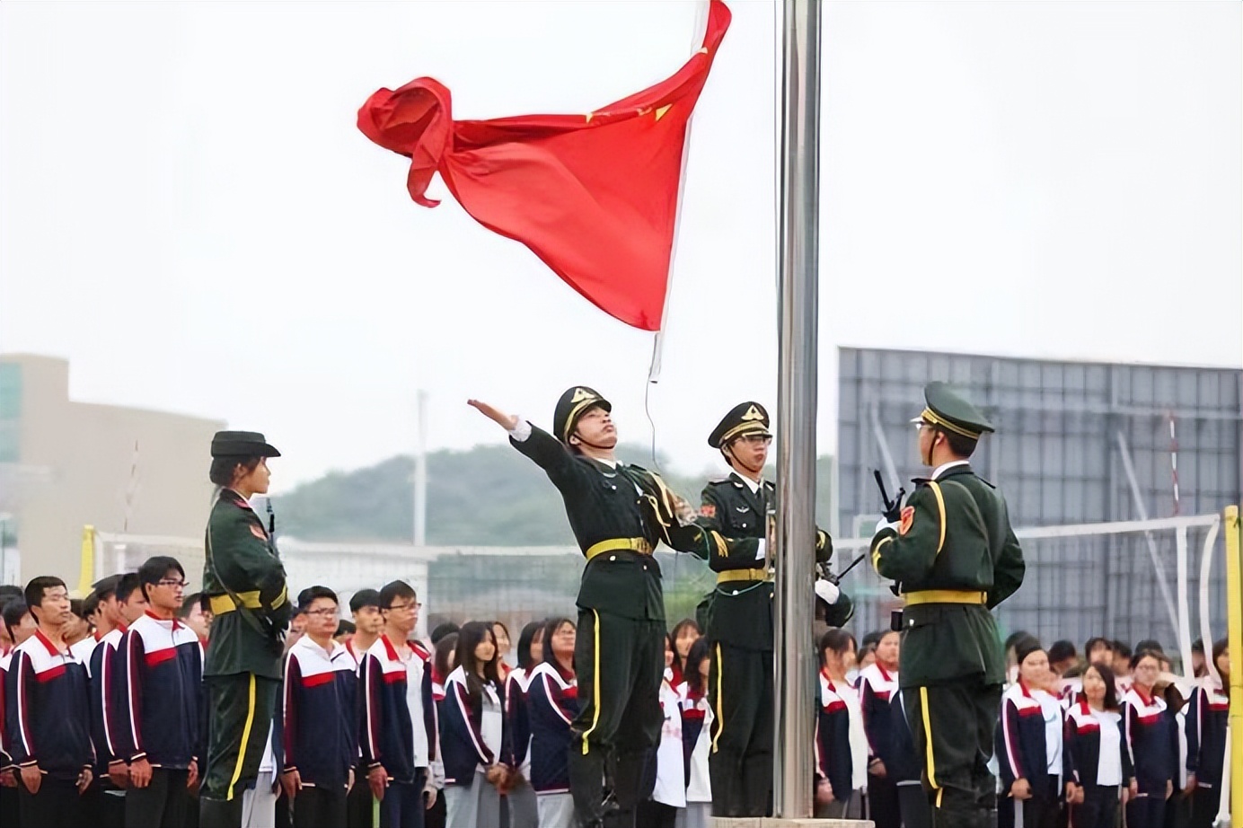 遇到打学生的老师家长怎么对付,遇到老师反馈打孩子怎样处理