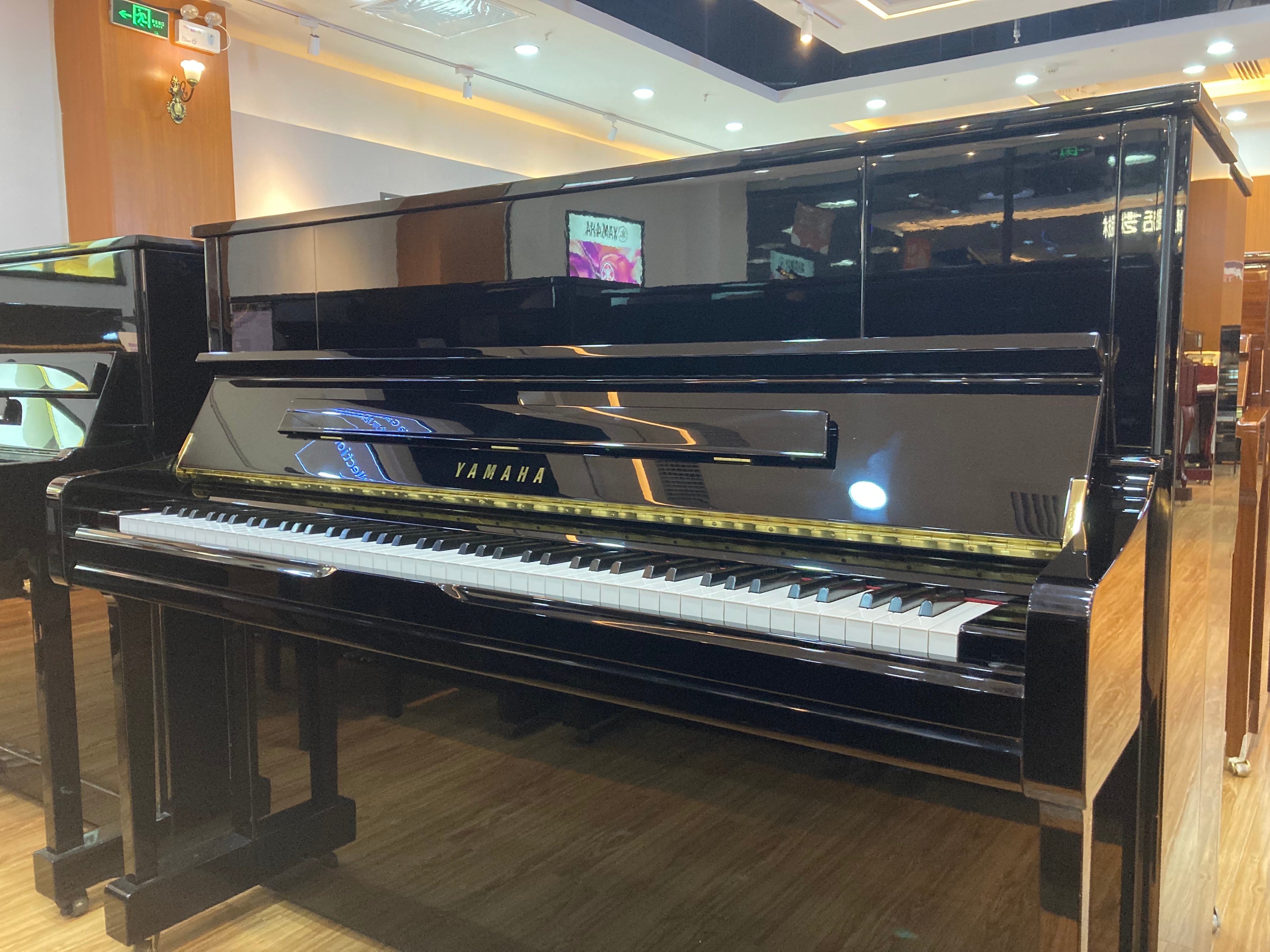 西安雅马哈钢琴推荐入门,特伦斯钢琴和雅马哈钢琴哪个好