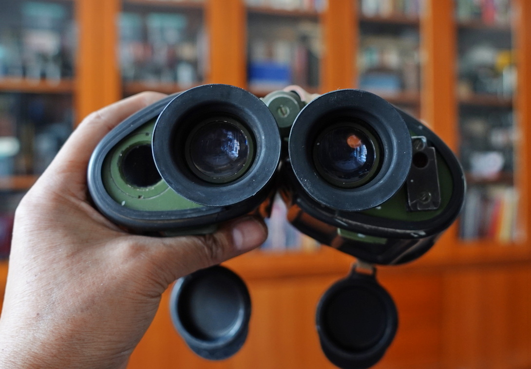 一树梨花压海棠：是*用军**望远镜好？还是名牌望远镜好？