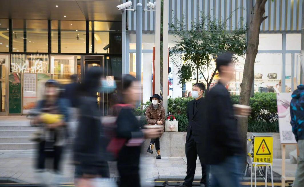 路边摊便宜的衣服哪来的,路边摊10元衣服从哪里来