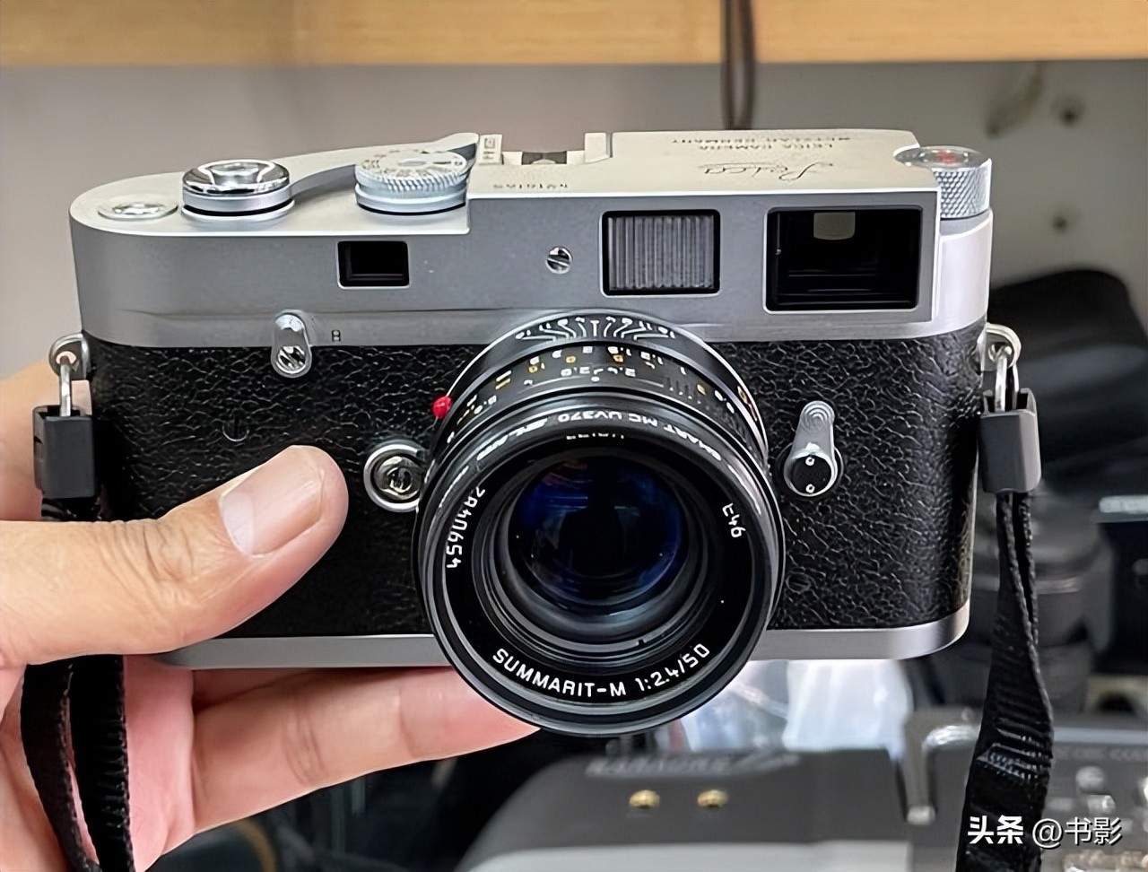 发现两张旧照片,发现了一台旧相机