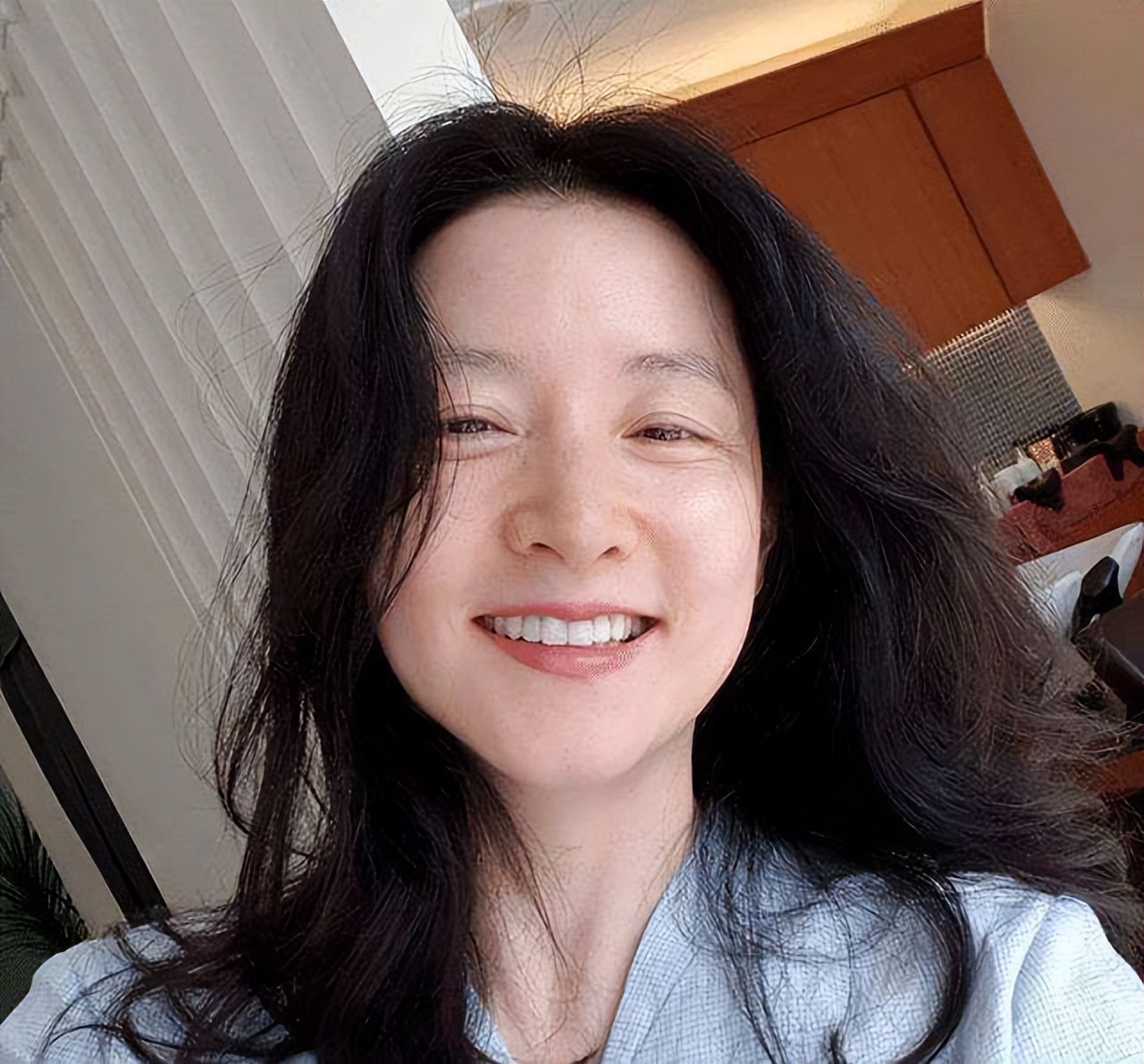 女人早上的正确洗脸方法,60岁女人日常早晨洗脸护肤妆容