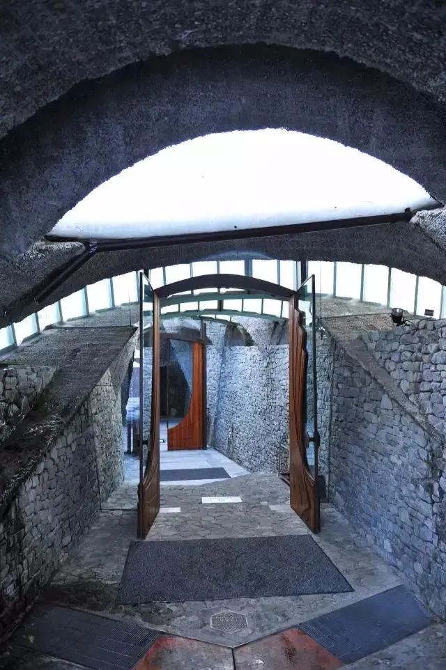 日本十字架教堂,日本教堂