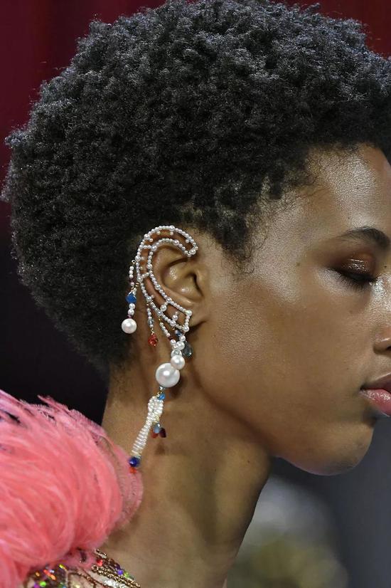 没耳洞也不用扎耳洞怎么戴耳环呢,不打耳洞也能戴耳环简直美翻了