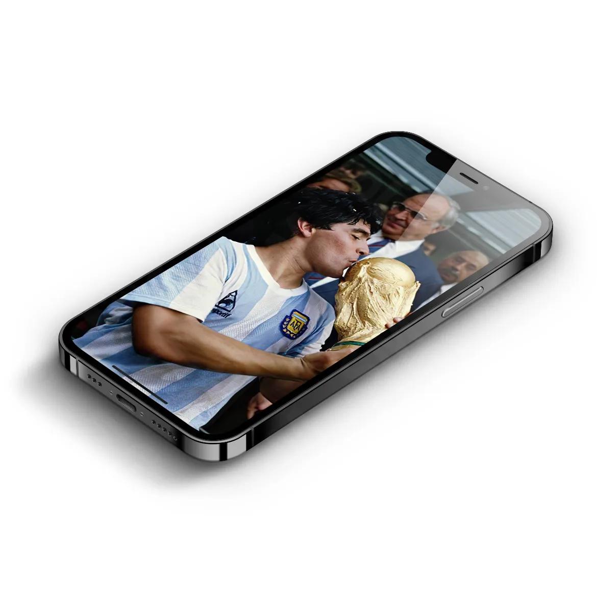 手机壁纸有关足球,皇马球衣队徽壁纸