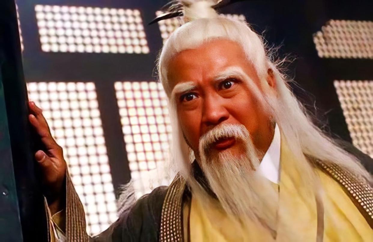 张无忌武当山救张三丰全过程,为什么张无忌修炼4年超过张三丰