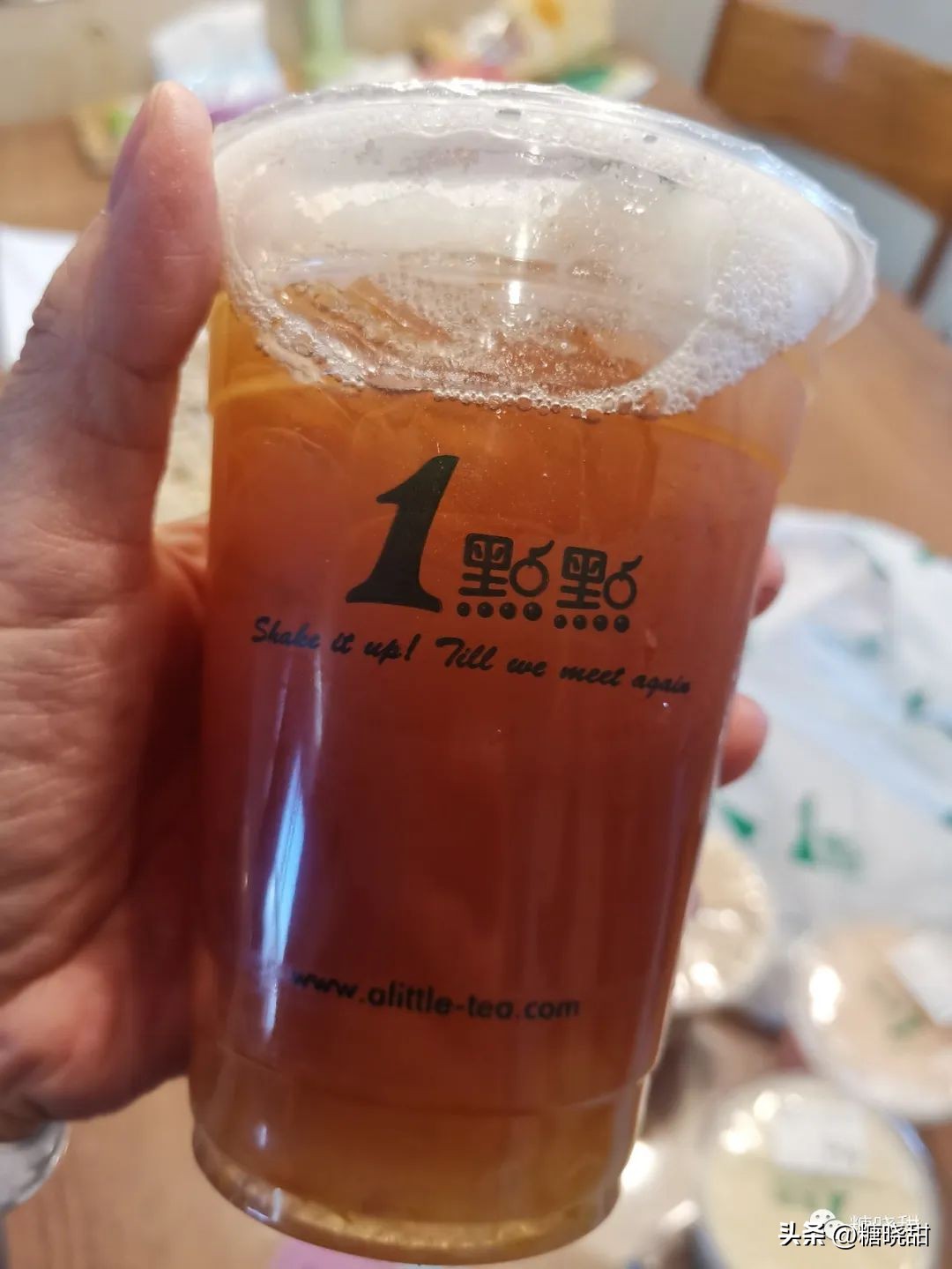 喝了十个品牌，三十款奶茶，终于找到了夏天的“解药”