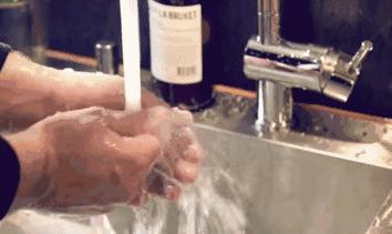 水银体温计摔碎到底有毒没,水银体温计摔碎了酒精消毒