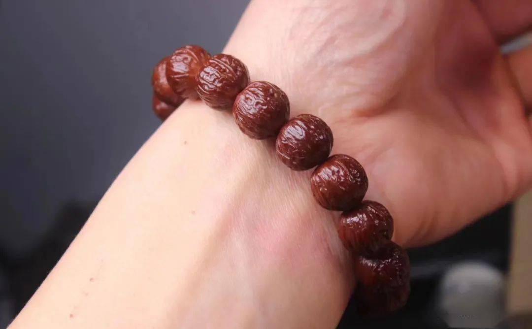 圆形小核桃手串怎么加配饰,小核桃手串珠子搭配大全